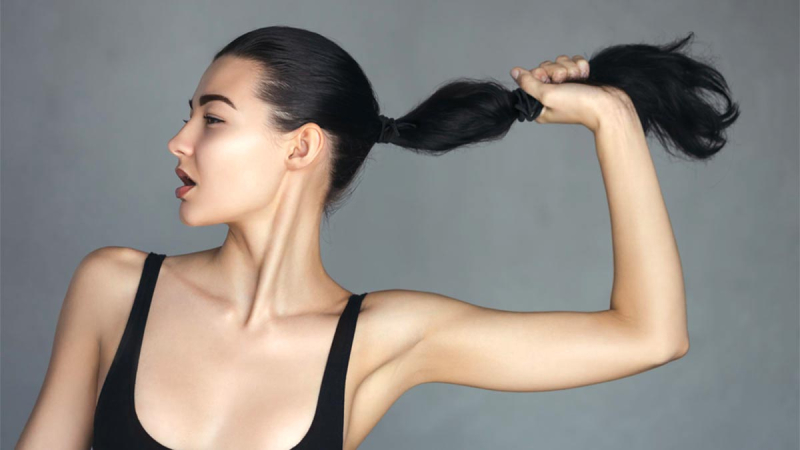 Делаются просто, а выглядят эффектно: 3 прически, которые дополнят любой образ в Новый год